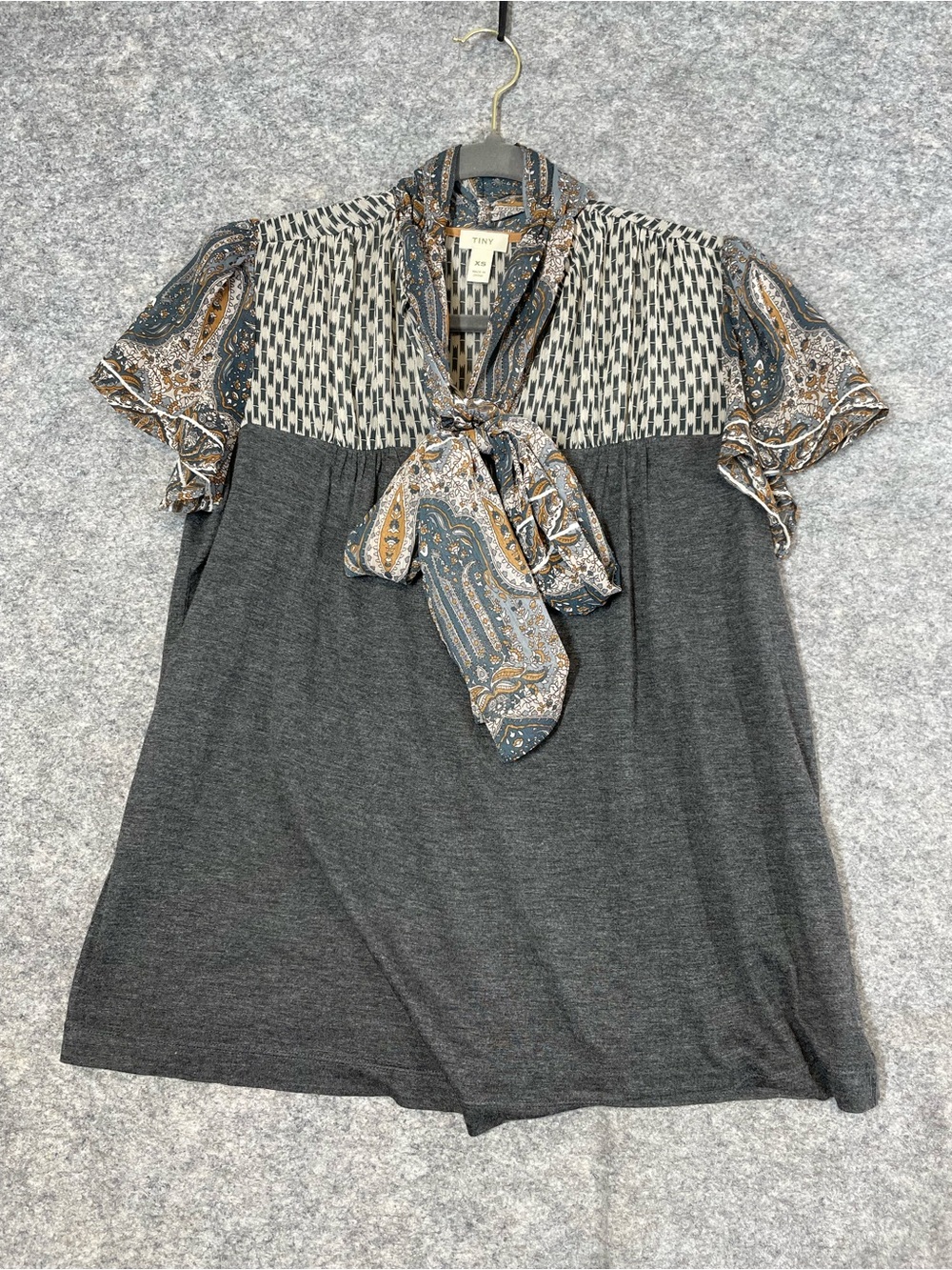 Tiny Anthropologie Mixed Print Tie Neck Top Gray XS Boho Paisley Casual Chic